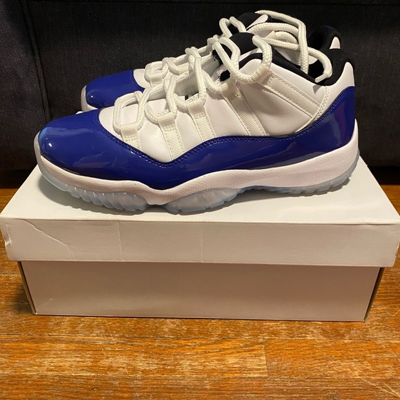 Air Jordan 11 Retro Low White, Black & Concord - Picture 4 of 6